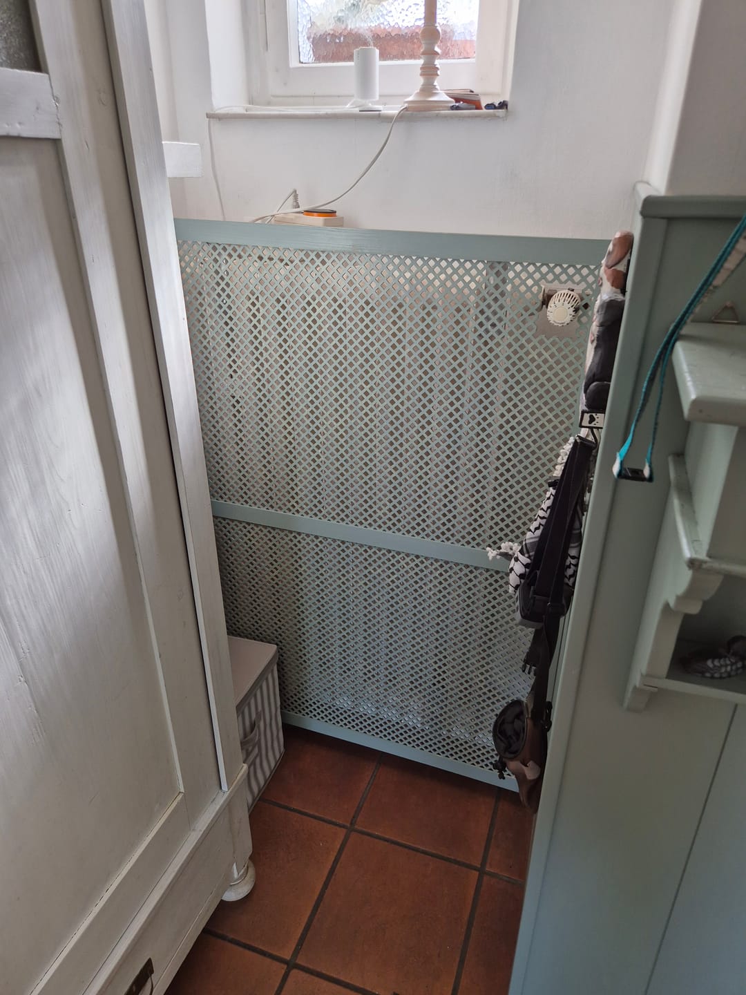 Customer photo review of Lochwand VALENCIA 122 x 61 cm weiß lackiert 3 mm MDF