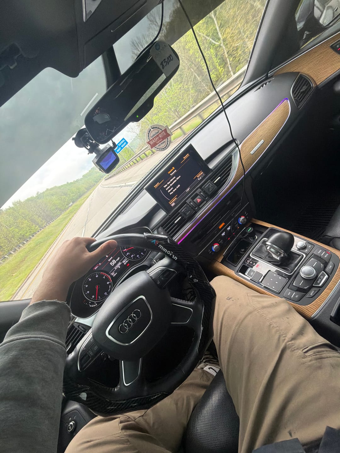 Customer photo review of Carbon Fiber Steering Wheel Cover – Luxury Anti-Slip, Comfortable & Durable All-Season Grip Protector