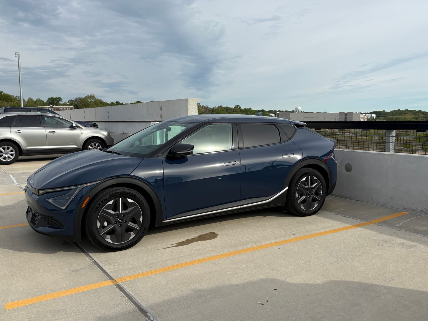 Customer photo review of Fits 2022-2025 EV6 In-Channel Vent Window Visors Rain Sun Wind Guards Shade Deflectors