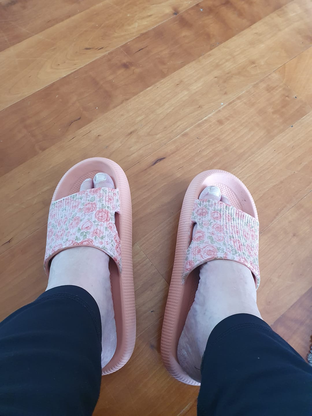 Customer photo review of HappyFlops Botanics