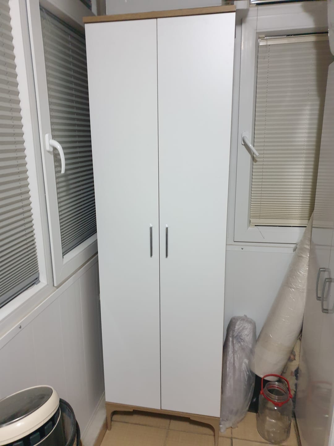 Customer photo review of Rani JE102 Çok Amaçlı Dolap 2 Kapaklı 7 Raflı Banyo Kiler Mutfak Dolabı Sepet Ceviz - Beyaz