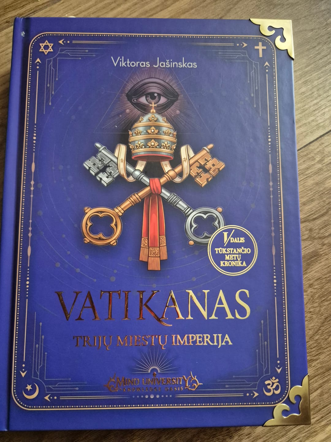 Customer photo review of Vatikanas. Trijų miestų imperija: istorinė knyga apie religijos, politikos ir kapitalo galią