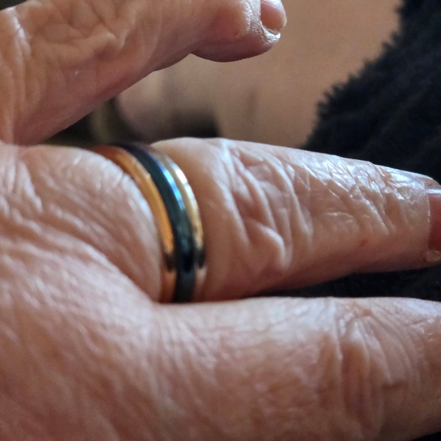 Customer photo review of Blue 2mm Wonder Ring