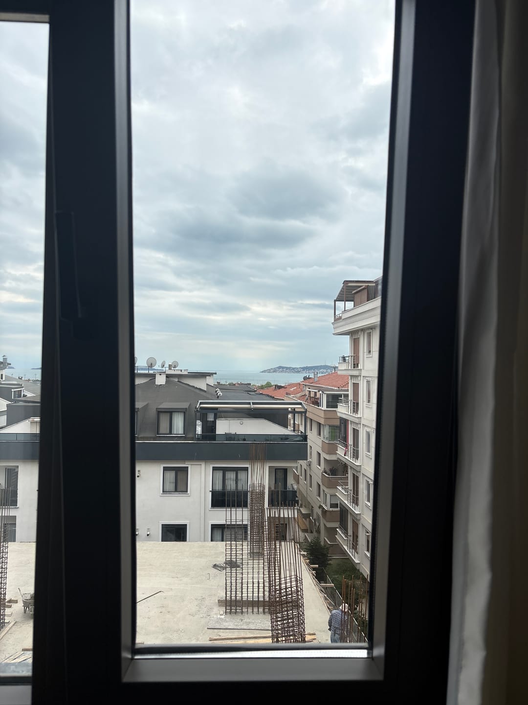 Customer photo review of Cam Silme Robotu (Elo) | Kumandalı, Mobil Kontrol, Ultra Sessiz, 4 Sensör, Su Püskürtmeli (X8681)