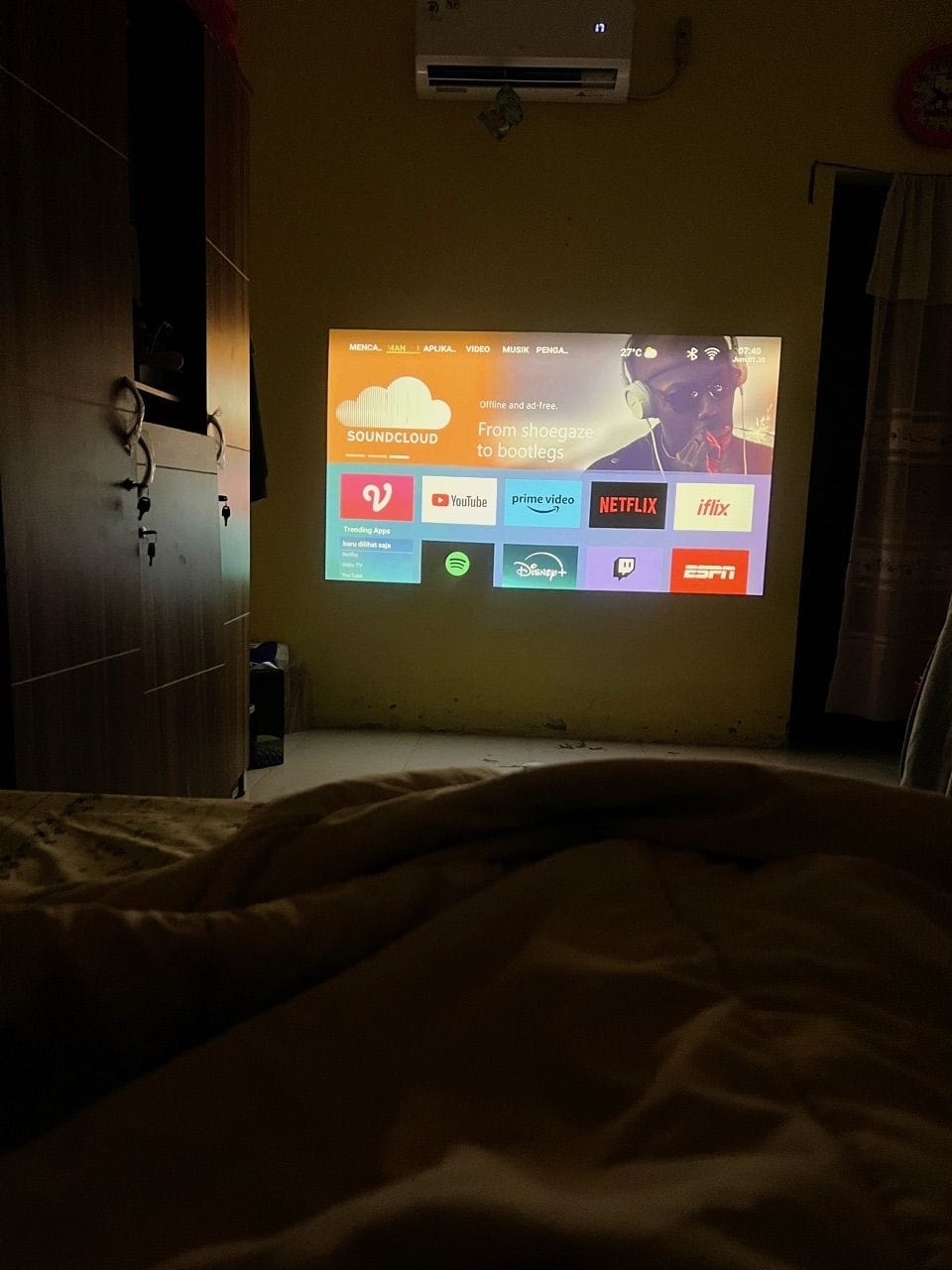 Customer photo review of Zoomly® Pro Elite 4K Smart Projector
