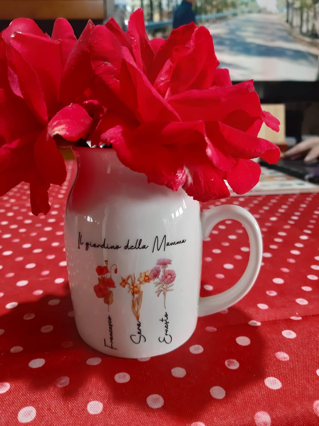 Customer photo review of Il giardino della mamma – Vaso personalizzato con nome e fiori per mamma e nonna