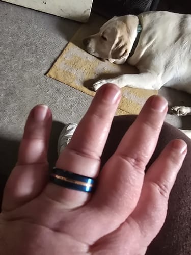 Customer's hand wearing the blue and rose gold Caelum ring, showing a good fit.