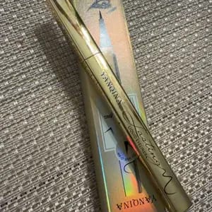 Customer photo review of Eyeliner liquido waterproof – Punta di precisione in fibra, a lunga durata e resistente alle sbavature (nero)