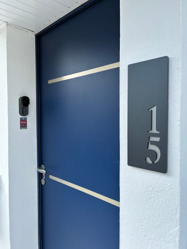 Customer photo review of Numero civico modello Stencil Vertical M1
