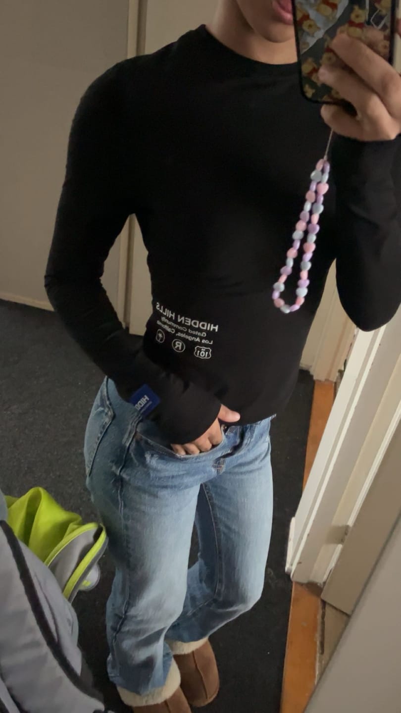 Customer photo review of LABEL LONGSLEEVE TOP BLACK