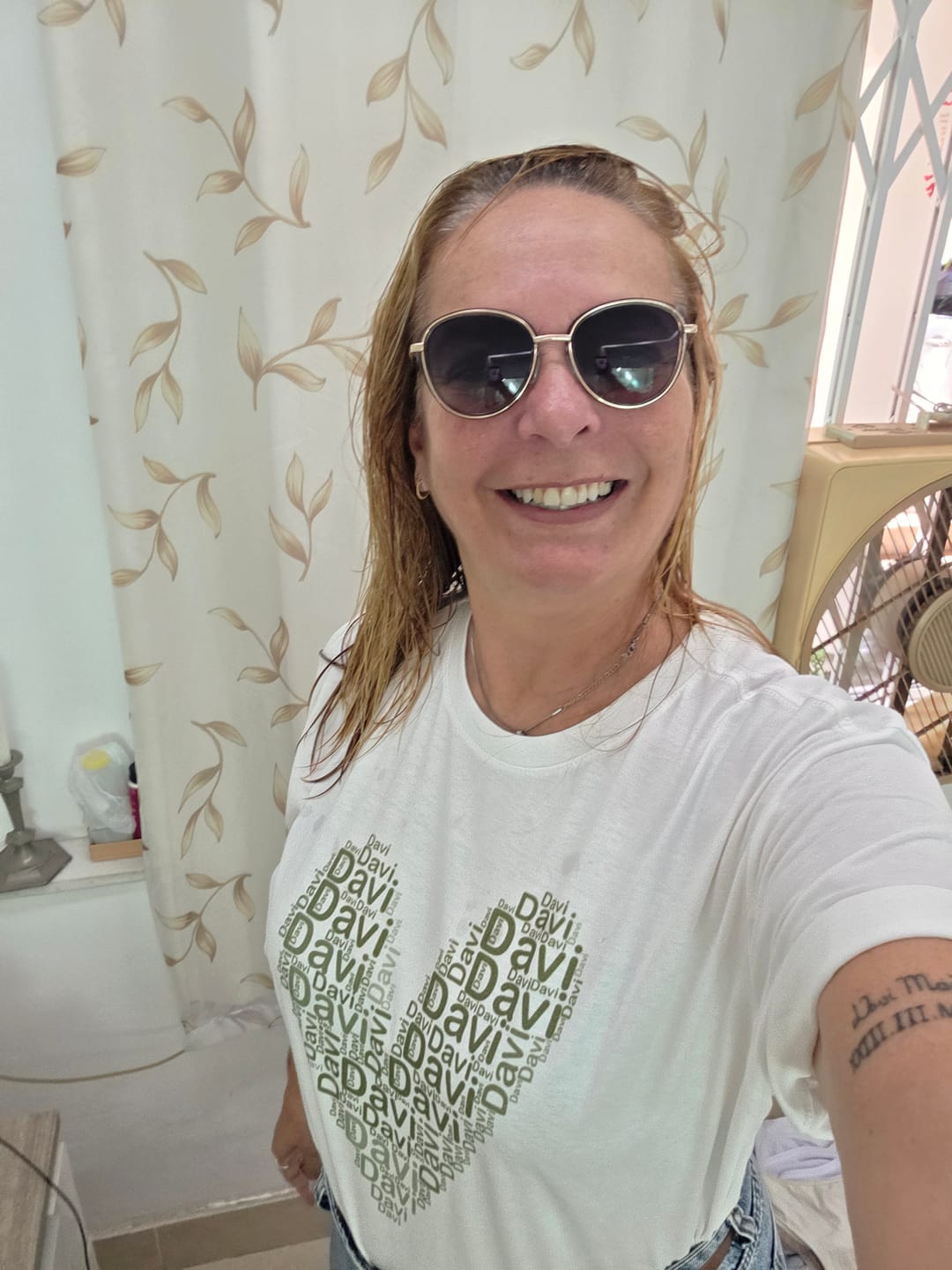 Customer photo review of Camiseta Personalizada CORAÇÃO DE PALAVRAS - Algodão 100%