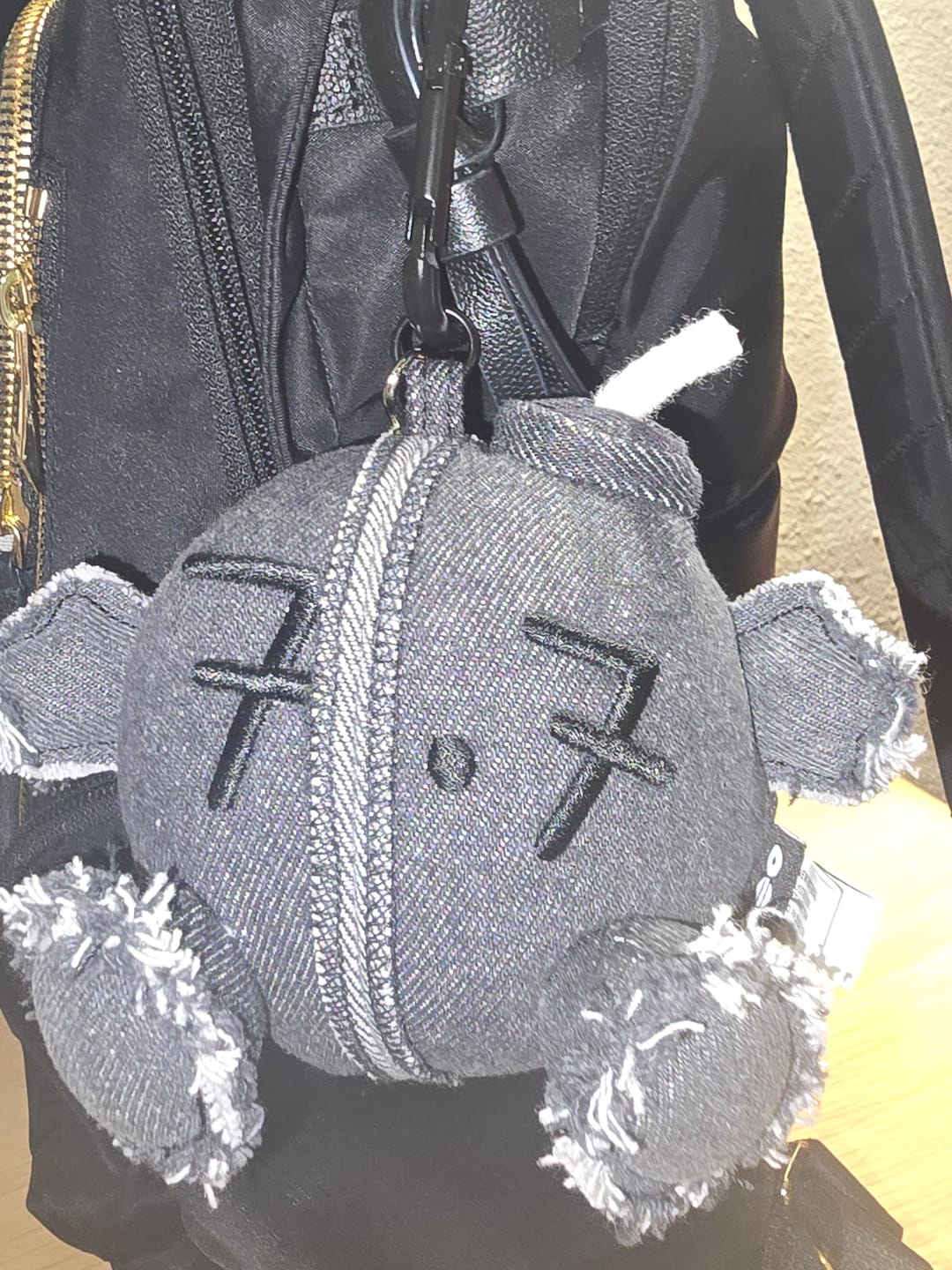 Customer photo review of BTS - ARIRANG WORLD TOUR OFFICIAL MD ARMY BOMB PLUSH KEYRING