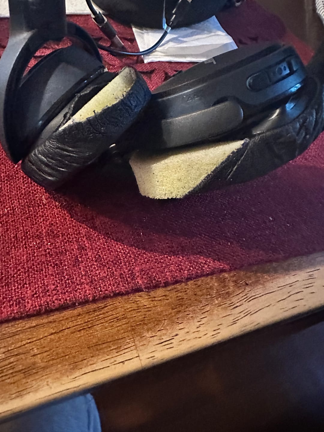 Customer photo review of Replacement Ear Pads For Bose SoundLink & SoundTrue OE2 (On-EAR)