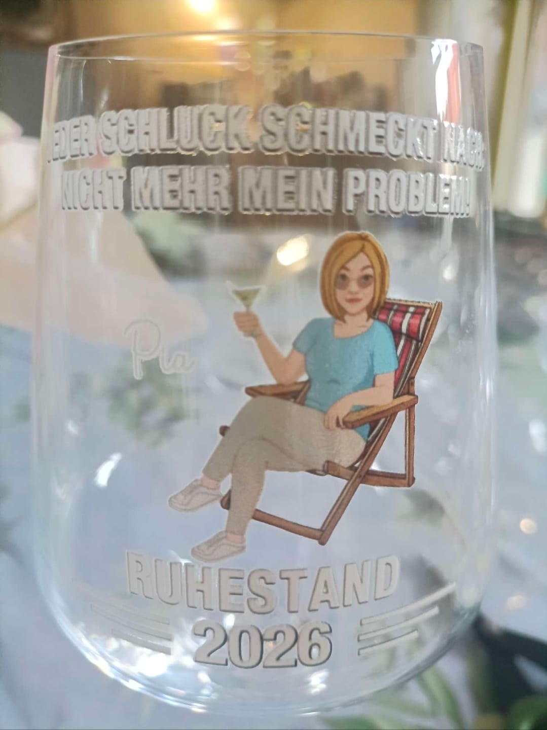 Customer photo review of Auf die Freiheit - Personalisiertes Weinglas mit Spruch und Clipart zum Ruhestand