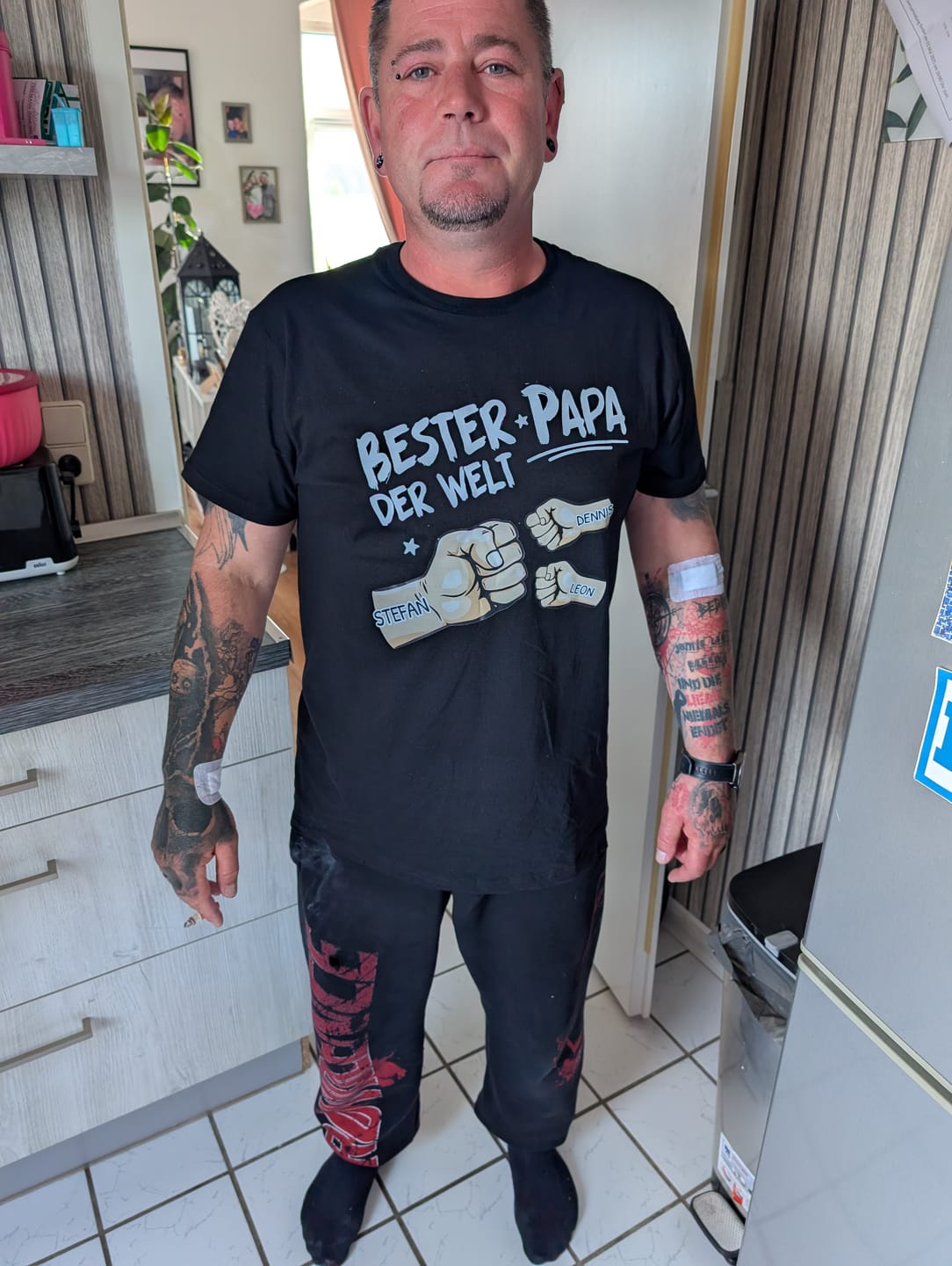 Customer photo review of Bester Papa Ever - Personalisiertes T-Shirt für Papa dunkel