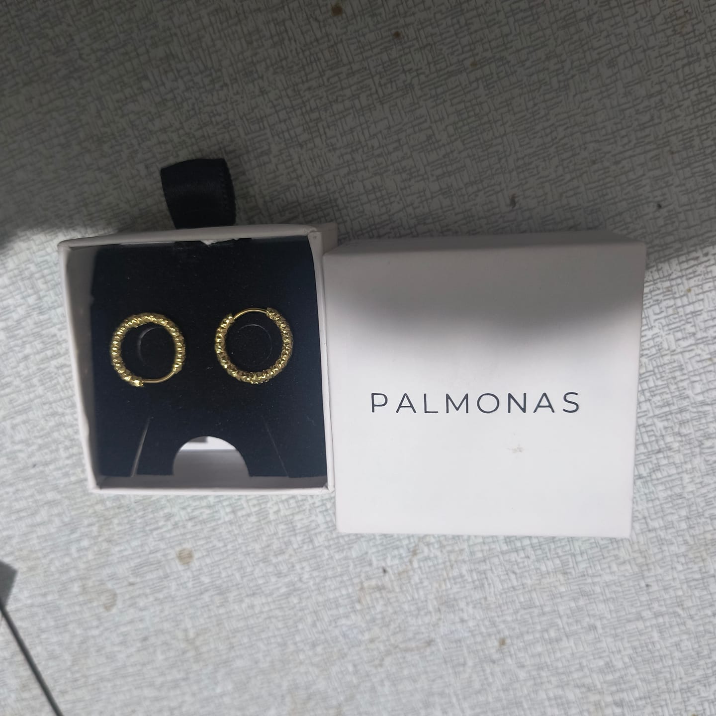 Customer photo review of Textura Luxe Hoops