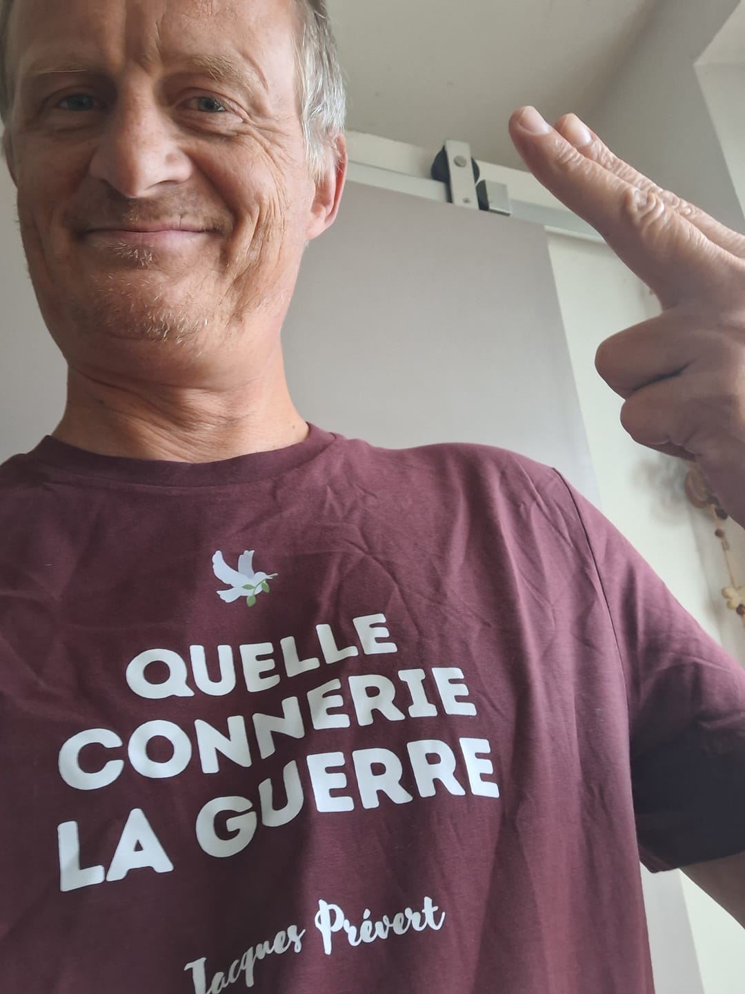 Customer photo review of T-shirt Unisexe 100% Coton Bio Quelle connerie la guerre (B)