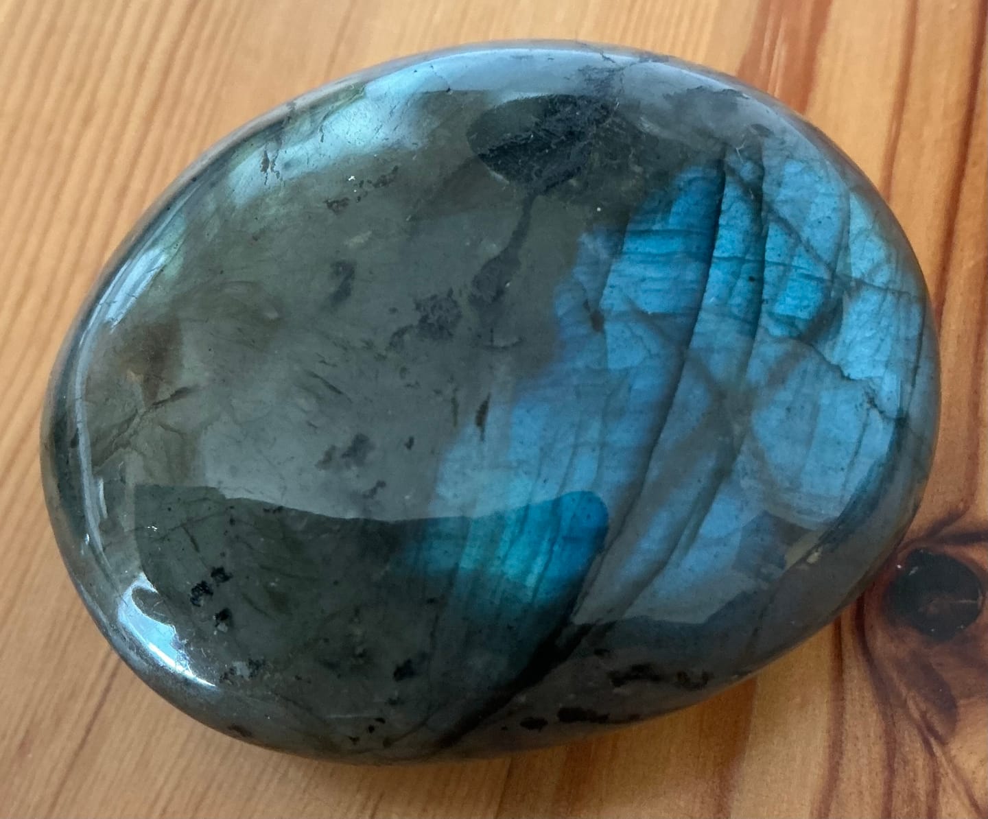Customer photo review of Galet labradorite