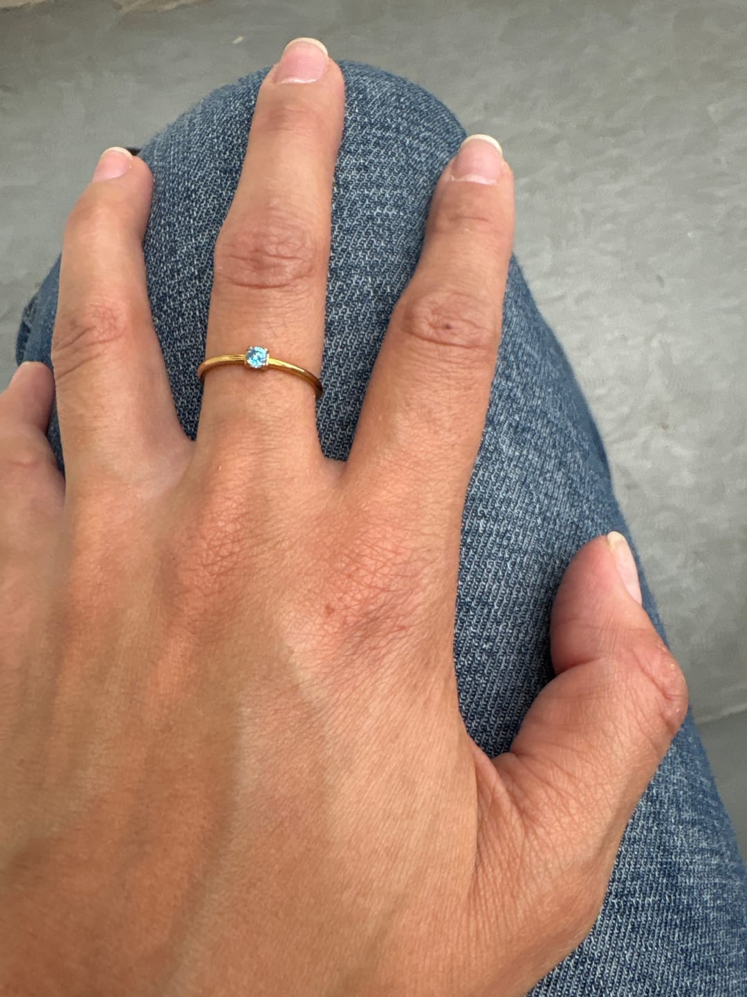 Customer photo review of Anillo Zirconia Birthstone