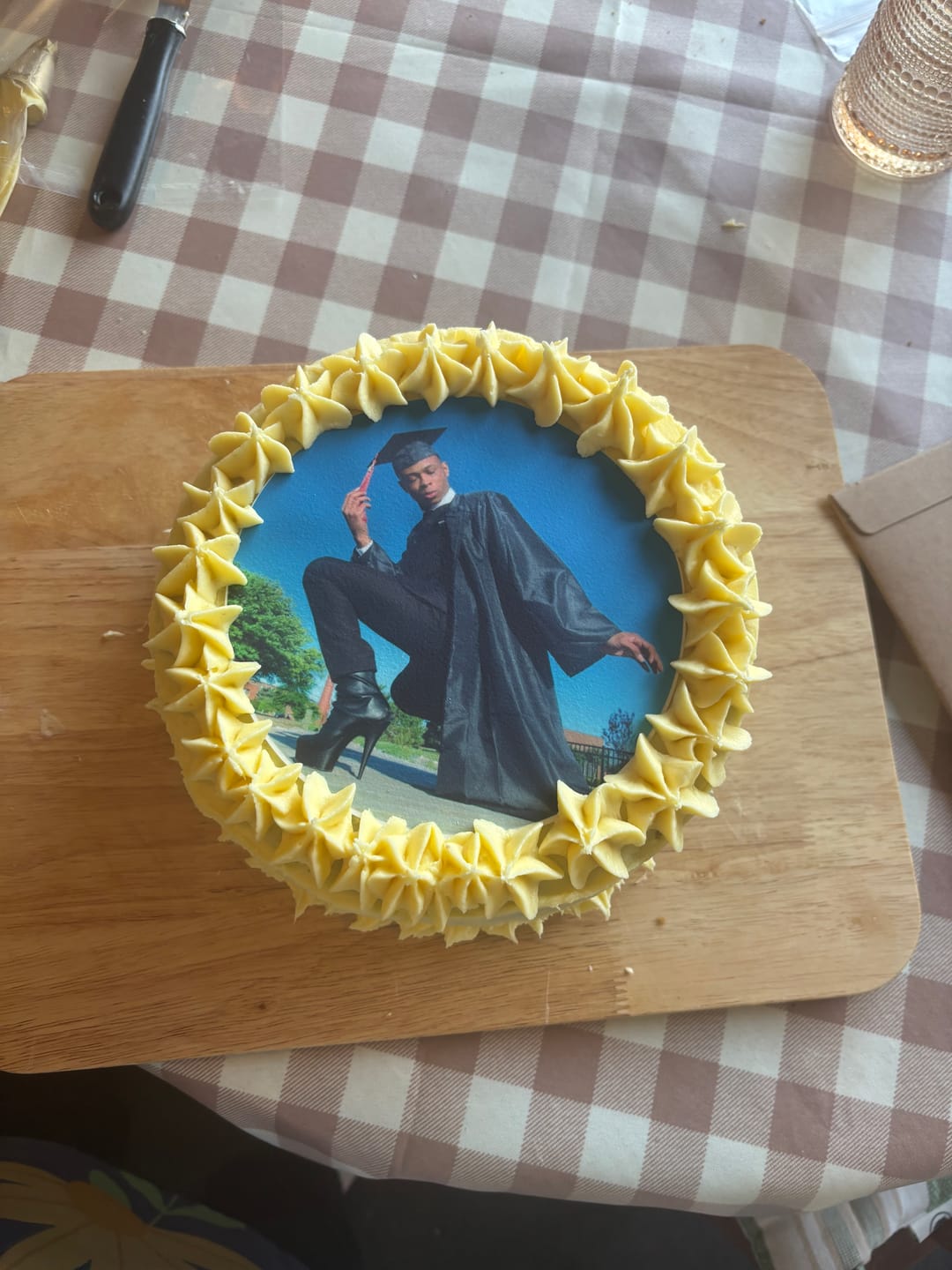 Customer photo review of 15 cm Round Custom Edible Icing Image