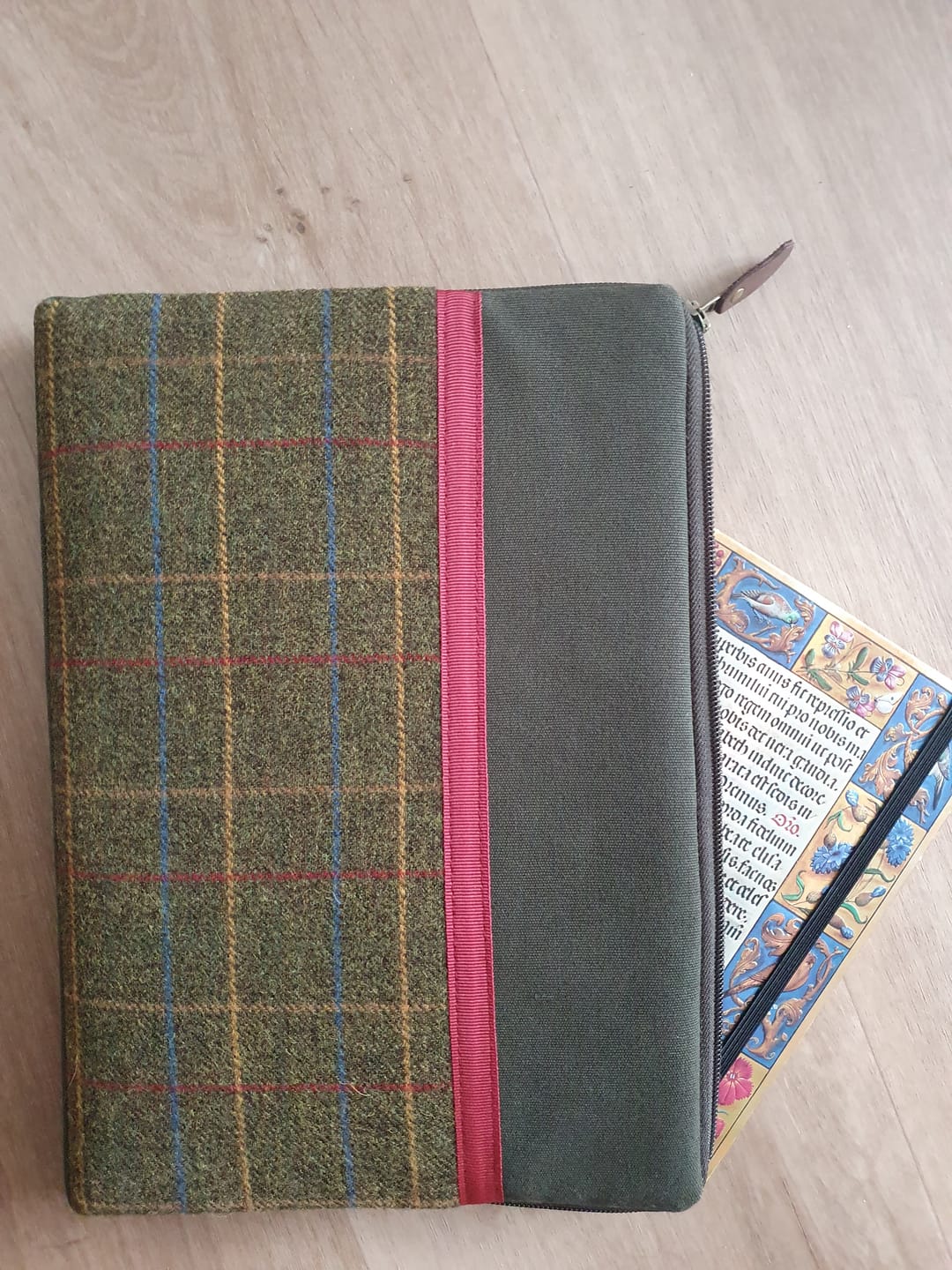 Customer photo review of Laptophülle TWEED bordeaux