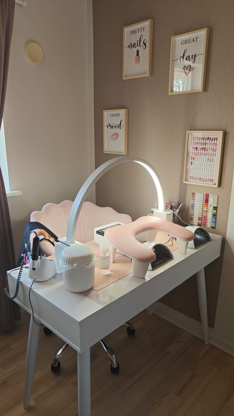 Customer photo review of Neglelampe – LED halvmåne bordlampe