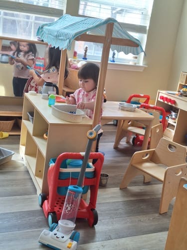 Customer photo review of Holly Wooden Market Stand – Kids’ Pretend Play Shop & Display Shelf