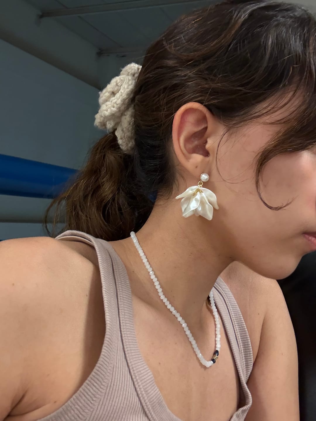 Customer photo review of Par Arete Perla Con Petalos Flor Blancos