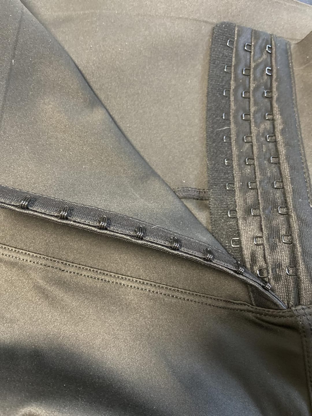 Customer photo review of Black Ultra-High Waist Trainer Leggings
