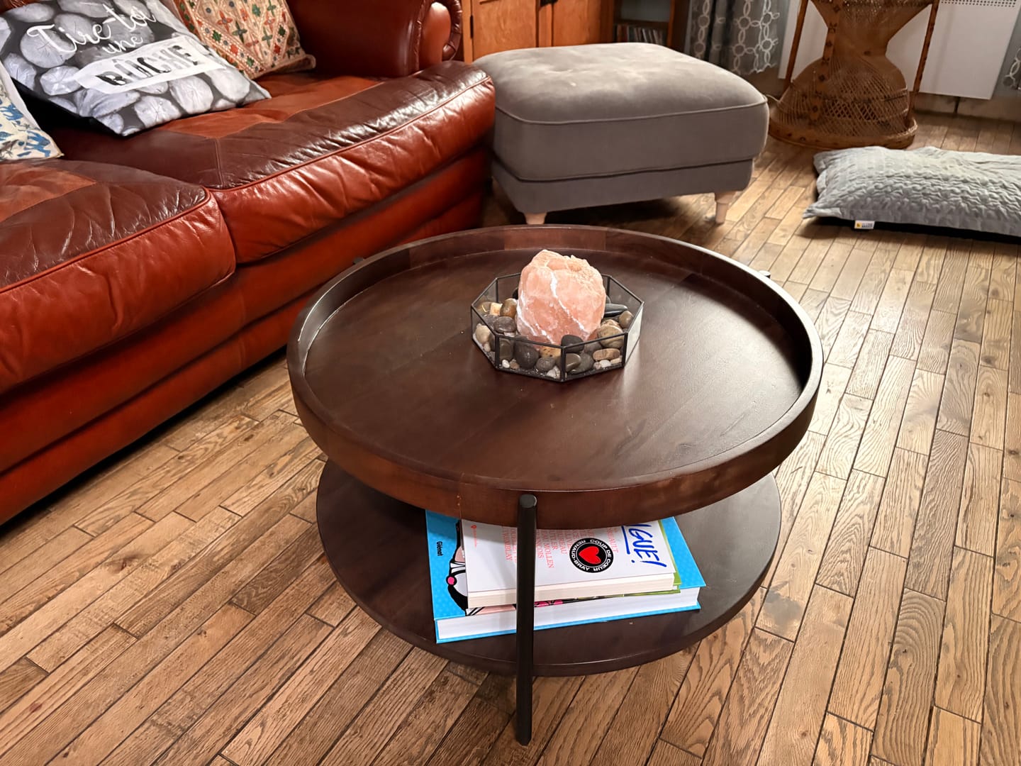 Customer photo review of PAVIA - Table de salon 27" acacia massif brun foncé