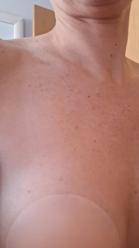 Reseña con foto de un cliente sobre Pezoneras Círculos sin Adhesivo