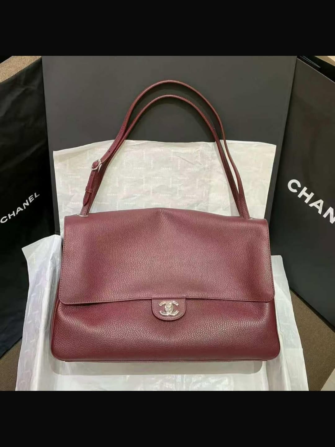 Customer photo review of Chanel 2026 Maxi Flap Bag 38.5cm Burgudny Calfskin