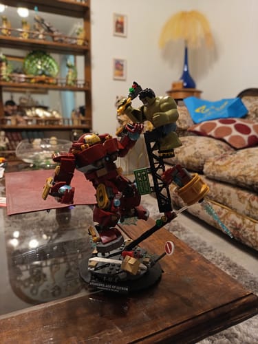 Customer photo review of Batalla Legendaria: Hulkbuster vs. Hulk