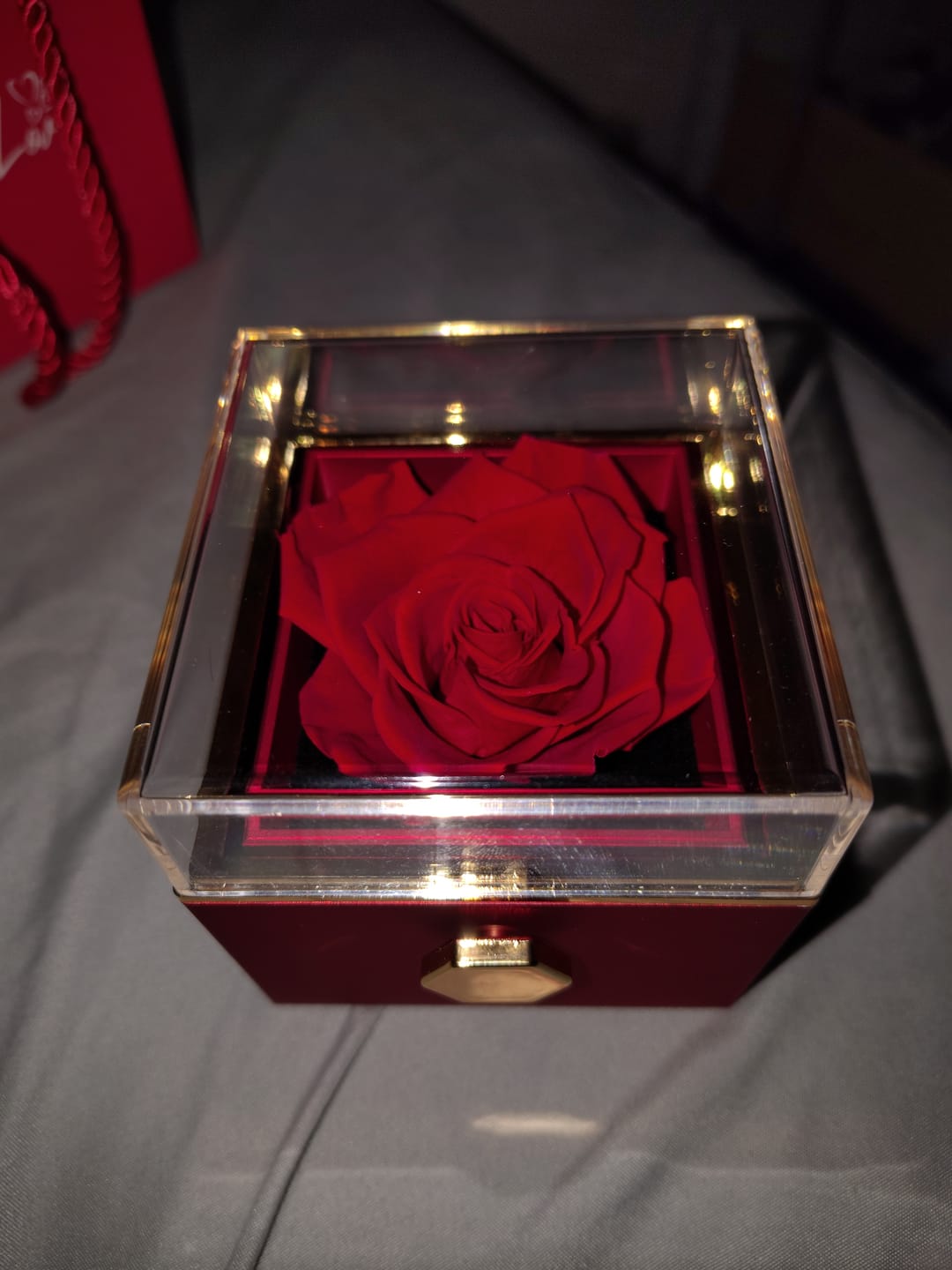 Customer photo review of Rotating Eternal Rose Gift Box