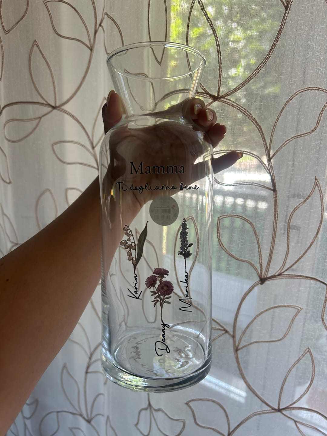 Customer photo review of Il giardino della mamma – Vaso in vetro personalizzato con nome e fiori per mamma e nonna