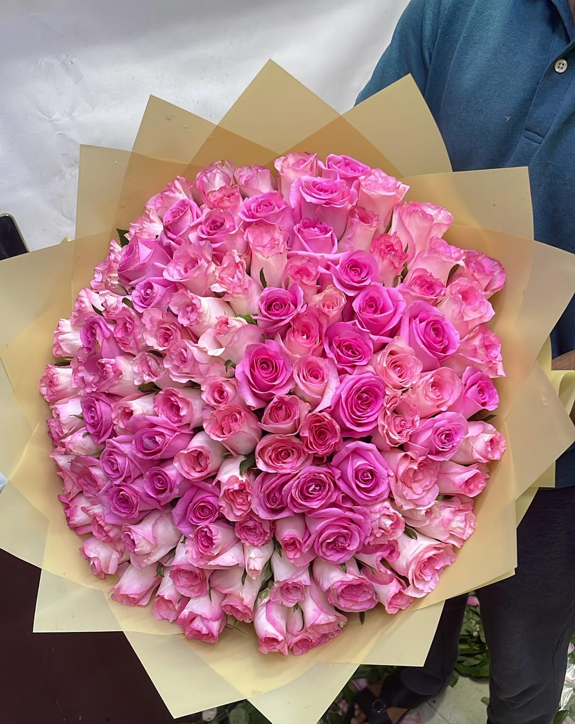 Customer photo review of Grand Bouquet of 100 Pink Roses