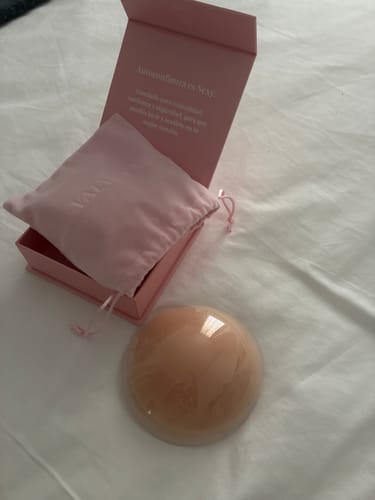 Reseña con foto de un cliente sobre Pezoneras Círculos sin Adhesivo