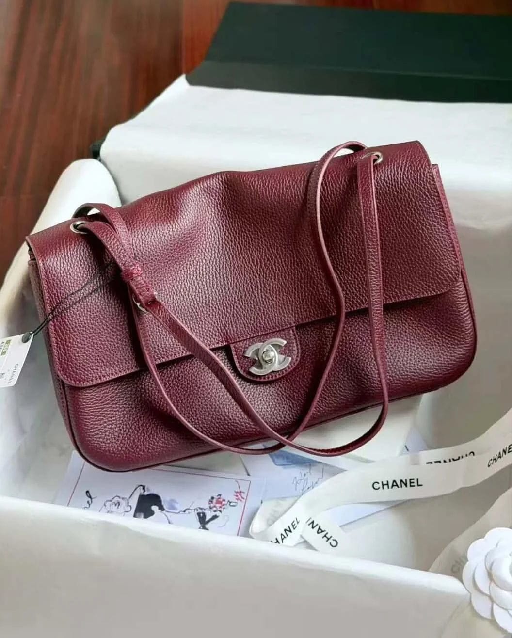 Customer photo review of Chanel 2026 Maxi Flap Bag 38.5cm Burgudny Calfskin