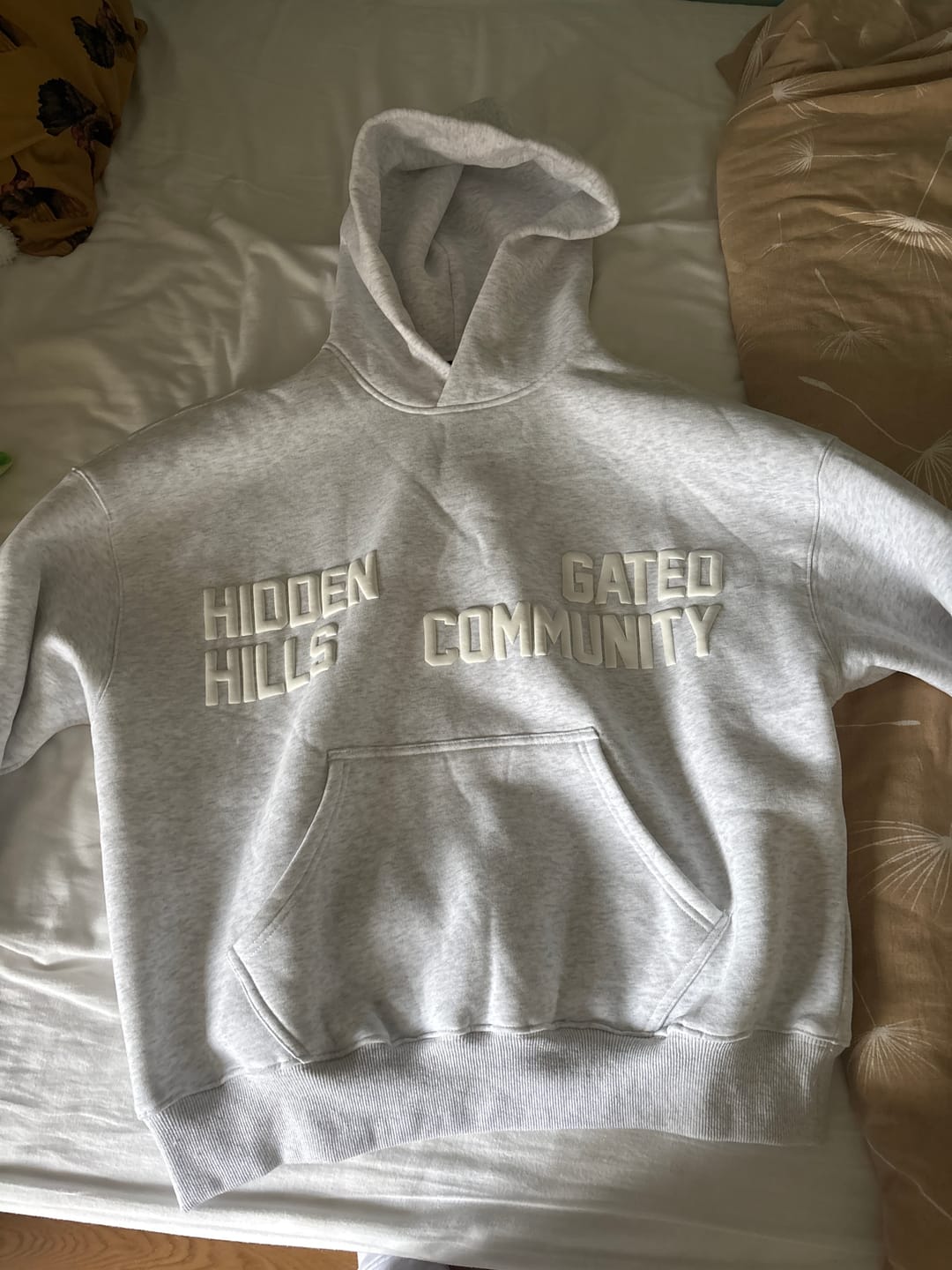Customer photo review of GATED COMMUNITY HOODIE LIGHT GREY