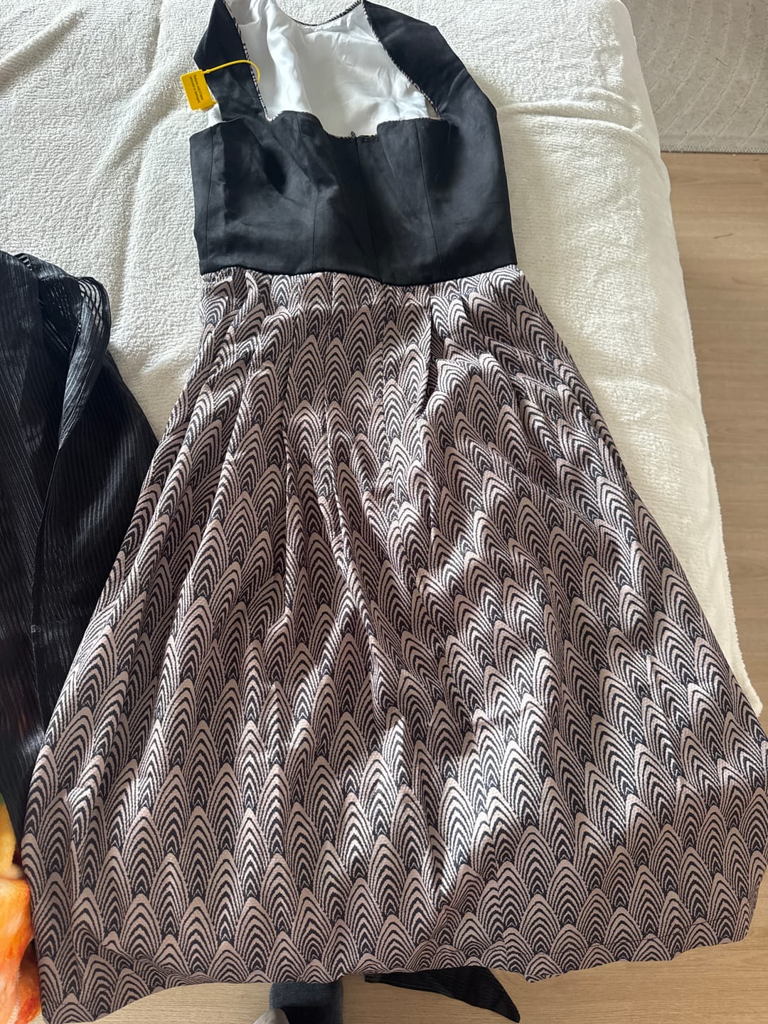 Customer photo review of Samt Dirndl in Schwarze mit Gerader Ausschnitt