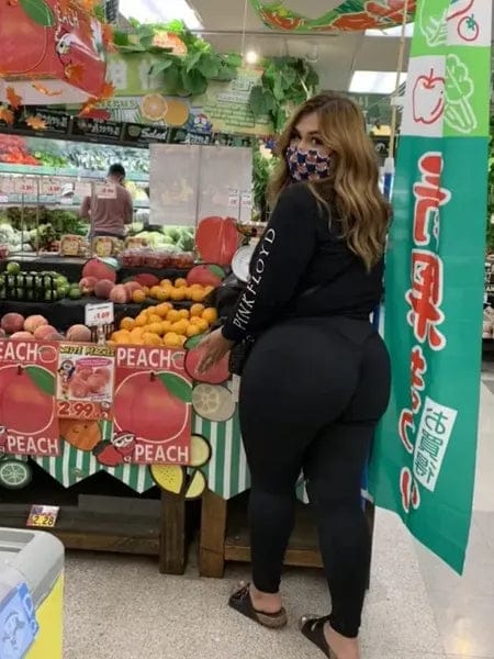 Customer photo review of UltraSculpt Butt-lifting Leggings