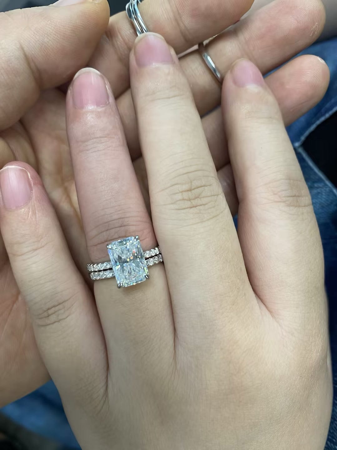 Customer photo review of S925 Moissanite 3.5 Ct Radiant Cut White Gold/Yellow Gold/Rose Gold Wedding Ring For Women