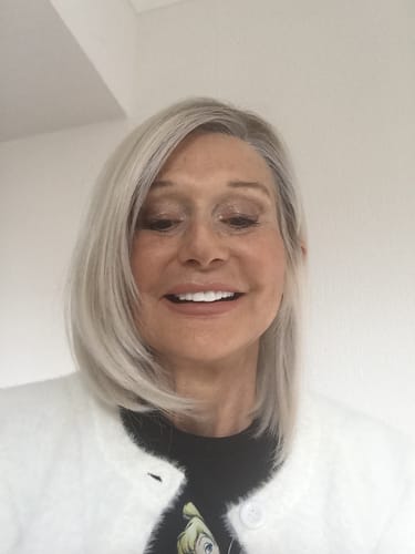 Customer photo review of [PRE-ORDER] JBEXTENSION KHLOE MONO 6X5 Full Monofilament Hand Tied Top Wig 12 Inches Bob Cut Platinum Blonde Mono Lace Handmade Futura Fiber Wig With Anti-slip Silicone Strips Glueless Wig KHLOE MONO PLATINUM BLONDE【BENDY EAR TABS】