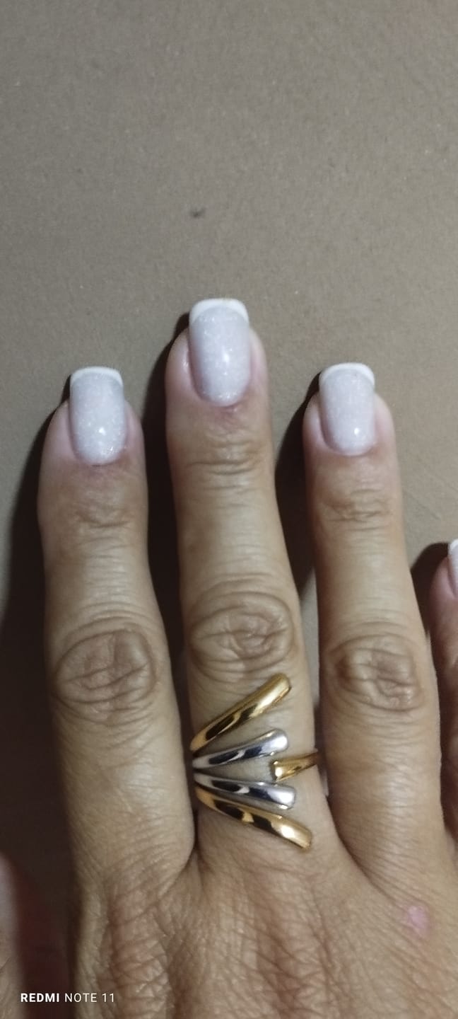 Customer photo review of Anel Flow Ajustável com Mix de Banhos Dourado e Prata