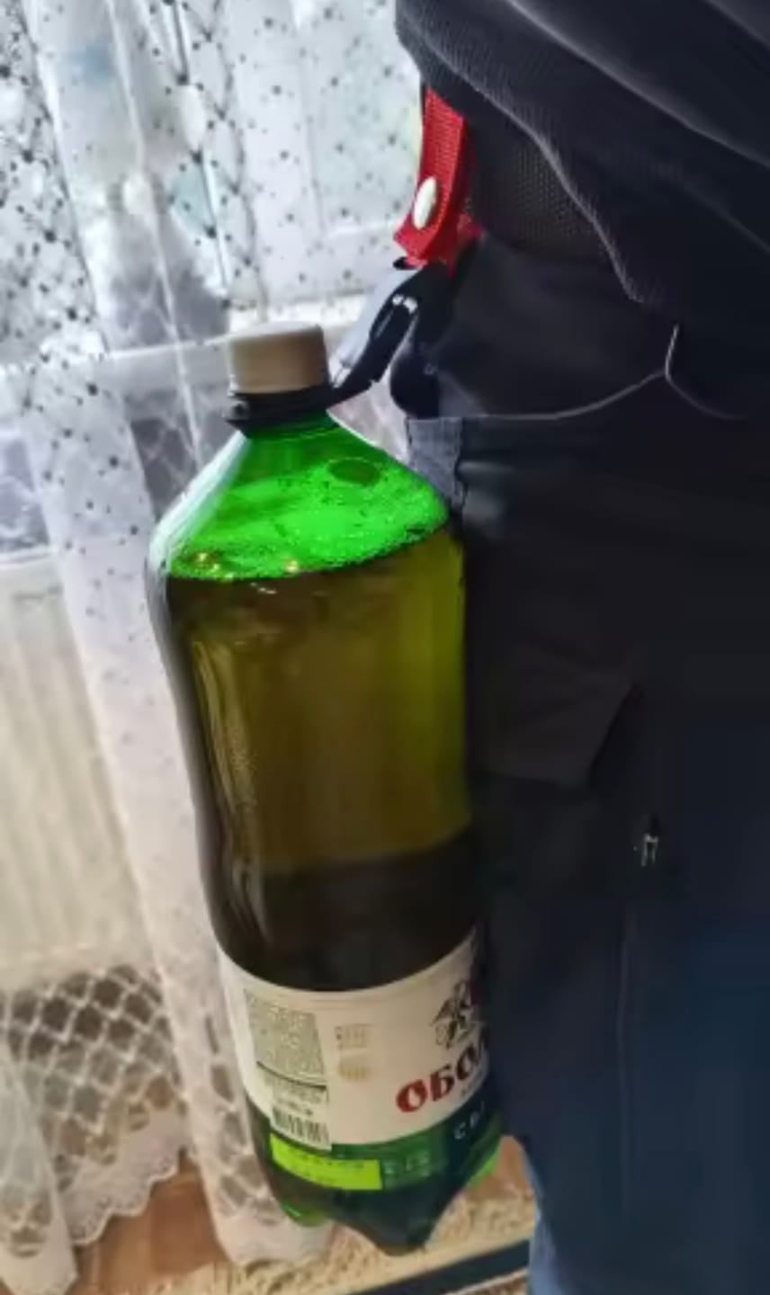 Customer photo review of HydraClip | Hands-Free Hydration, Anywhere You Go