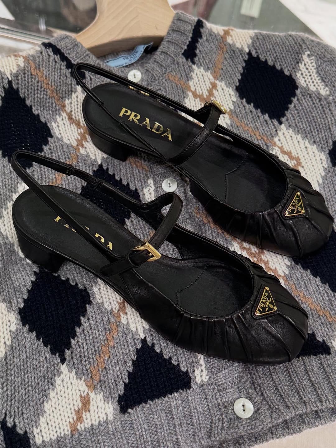 Customer photo review of PRA 26S Slingback Flats Black Sheepskin 628700