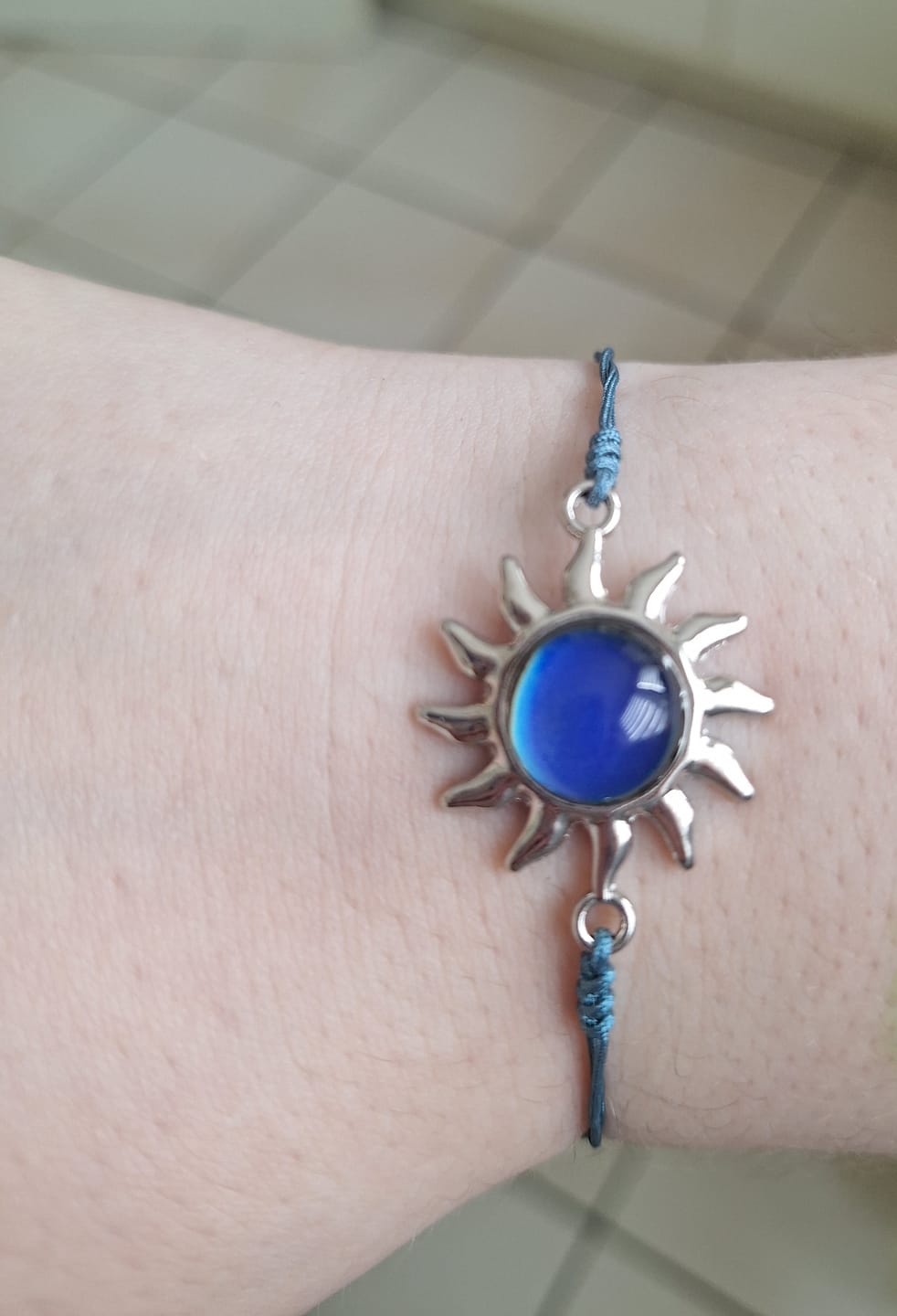 Customer photo review of Aura Energy Farbwechsel Armband – verstellbar mit Sonnenanhänger