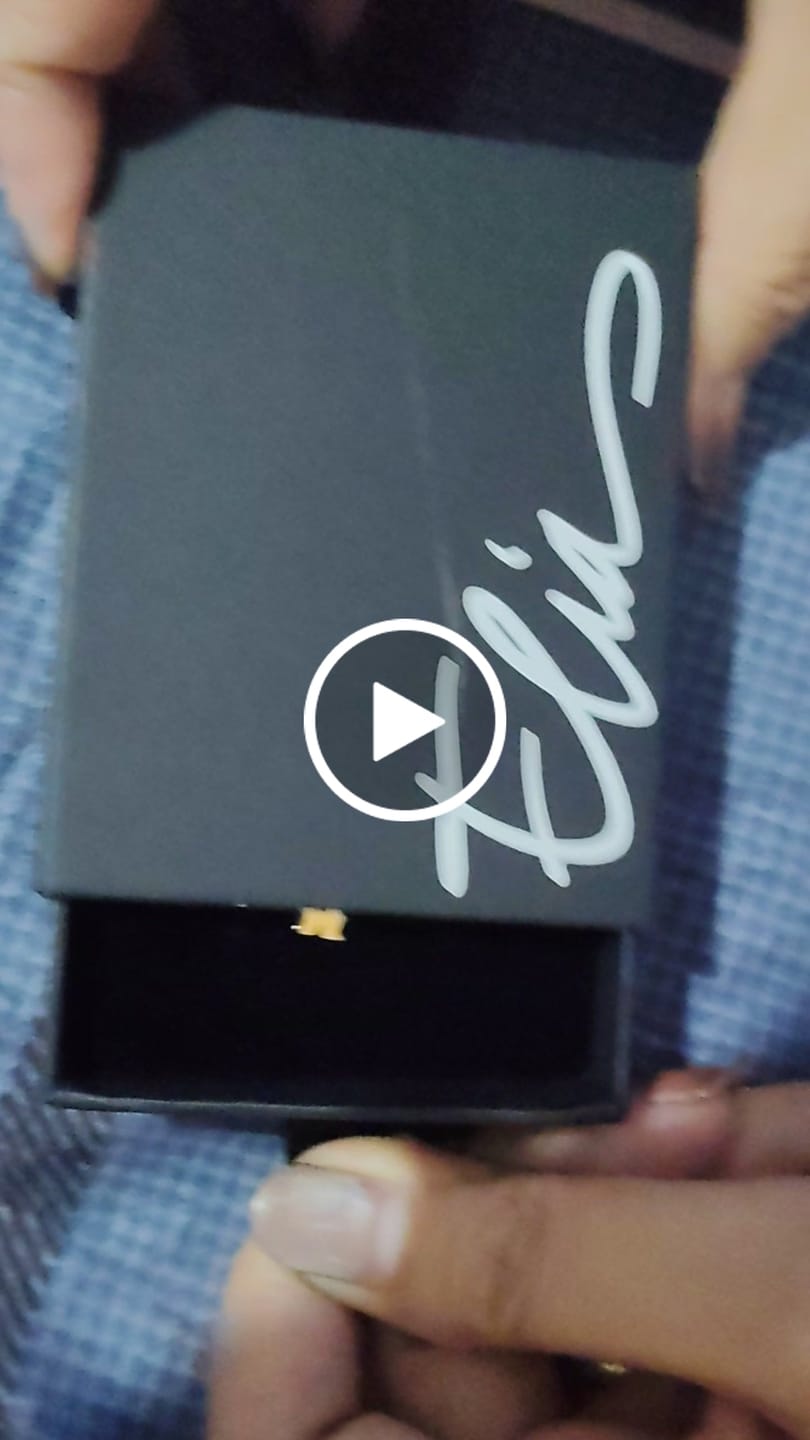 Customer video review of Script-MT Name Necklace
