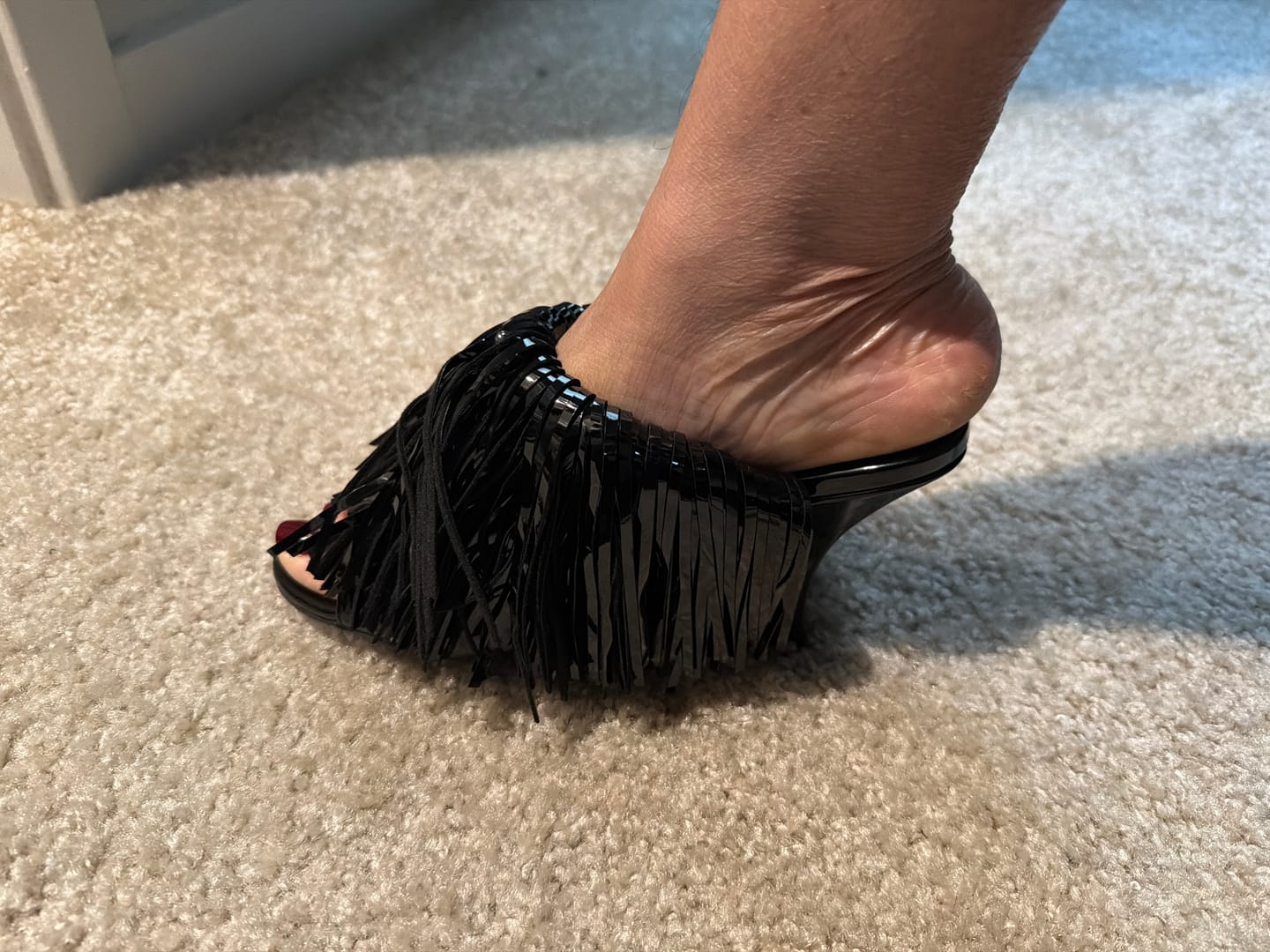 Customer photo review of VAILYN-BLACK PATENT FRINGE WEDGE SANDAL