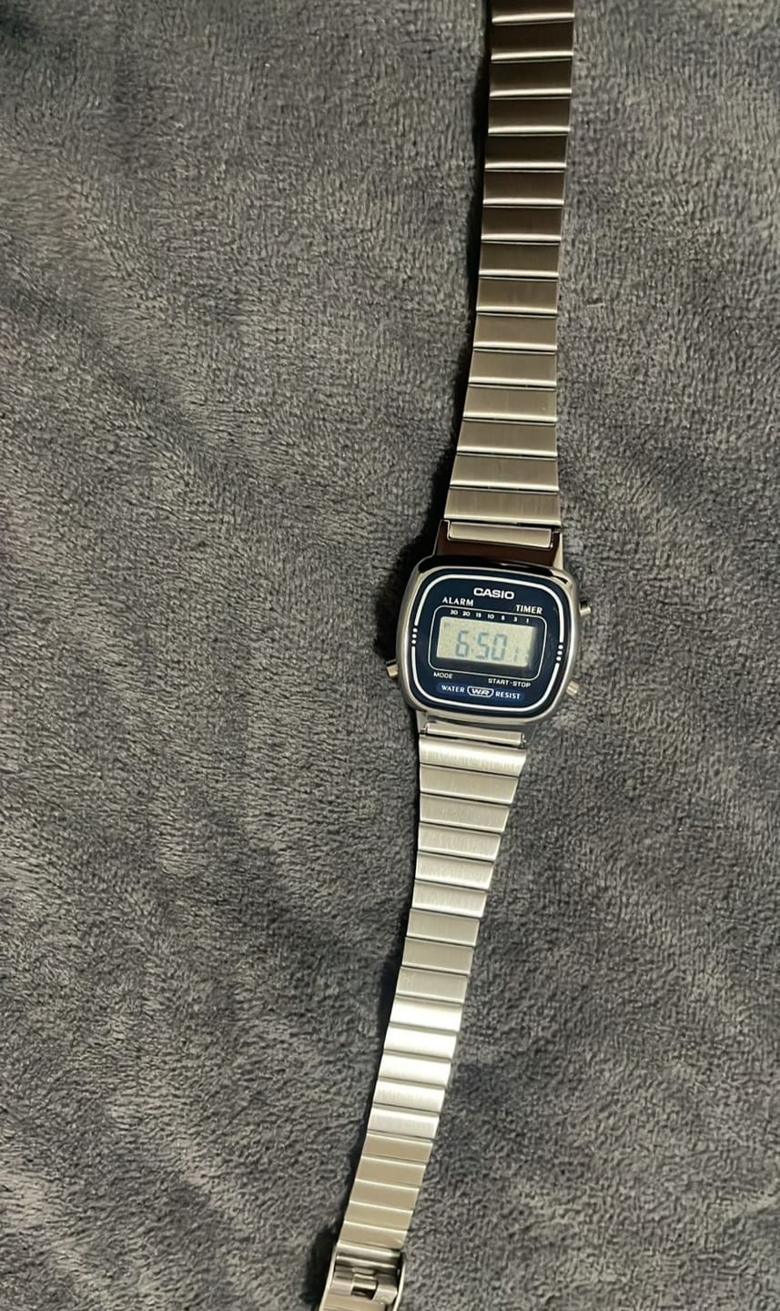Customer photo review of Reloj Casio Vintage LA670WA-2DF Plateado Azul